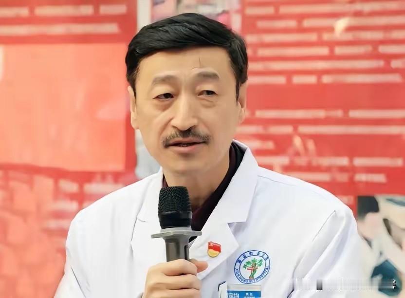 3.2亿现金。是现金，不是数字，是能堆满一屋子，发霉了都花不完的钱。你敢信