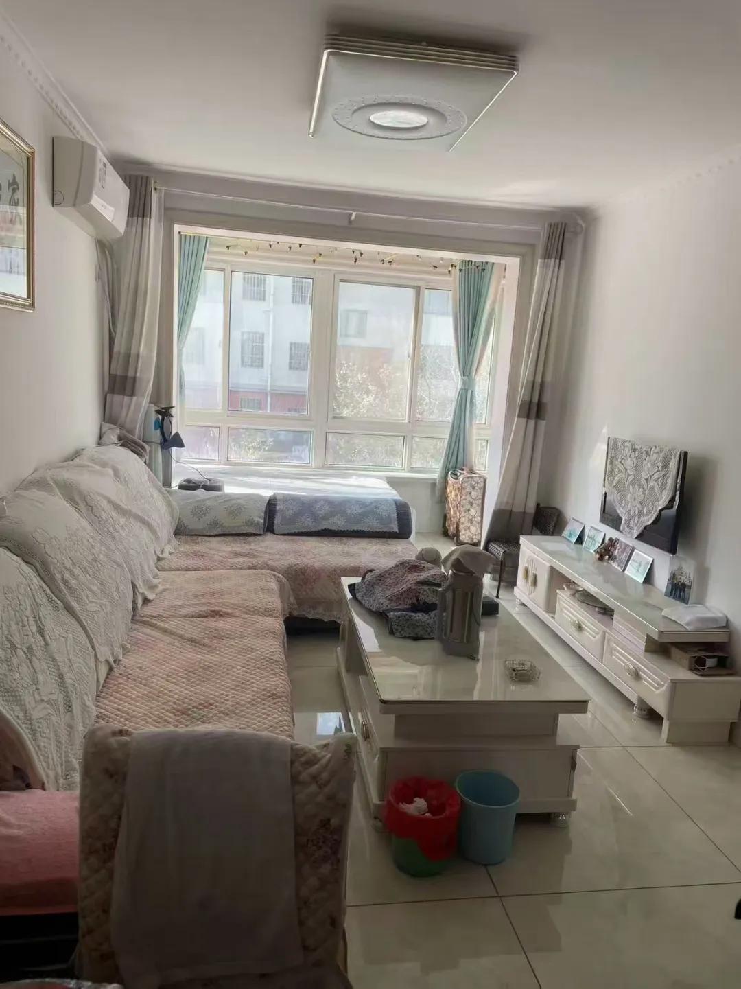 做房产这么多年，我们这个镇上帽子企业和假发企业比较多一些，同学们都是做假发和帽子