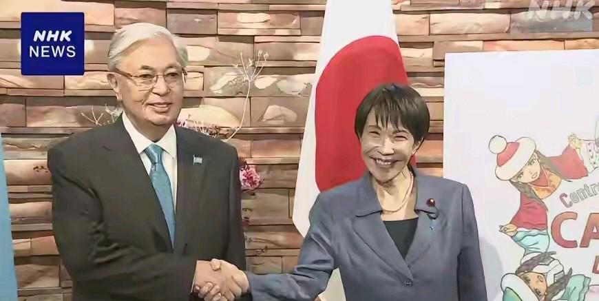 日本给中亚五国发了5张请柬，四国“已读不回”，而哈萨克斯坦总统托卡耶夫是唯一赴宴