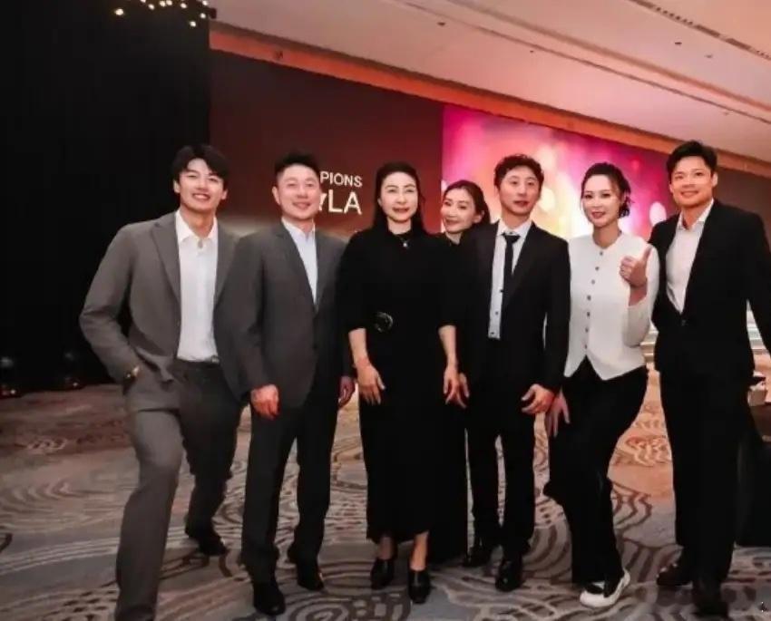 打死没想到，郭晶晶在社交平台发帖说：冠军们南沙聚会，竟是为了偷偷搞个大计划。她写