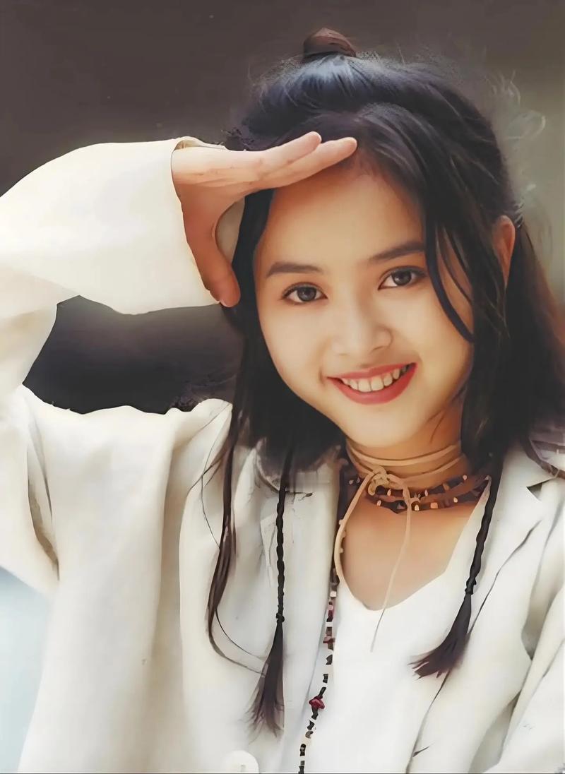 她婉拒了林志颖的追求，选择嫁给身家千亿的富商陈柏浩；五年后生下儿子，谁料这个孩子