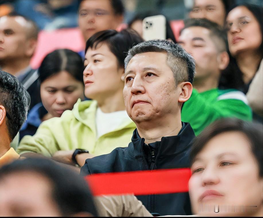 郭士强这个人我真的猜不透他你说他选的球员在联赛表现那么差，他还经常去现场考