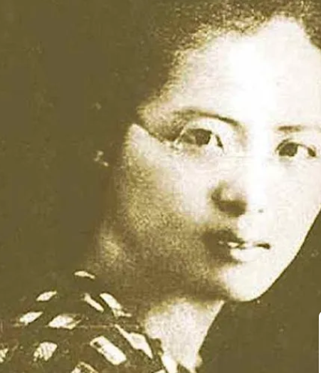 1929年12月，因叛徒告密，高恬波不幸被捕。反动派军阀司令张辉瓒亲自审讯，审讯