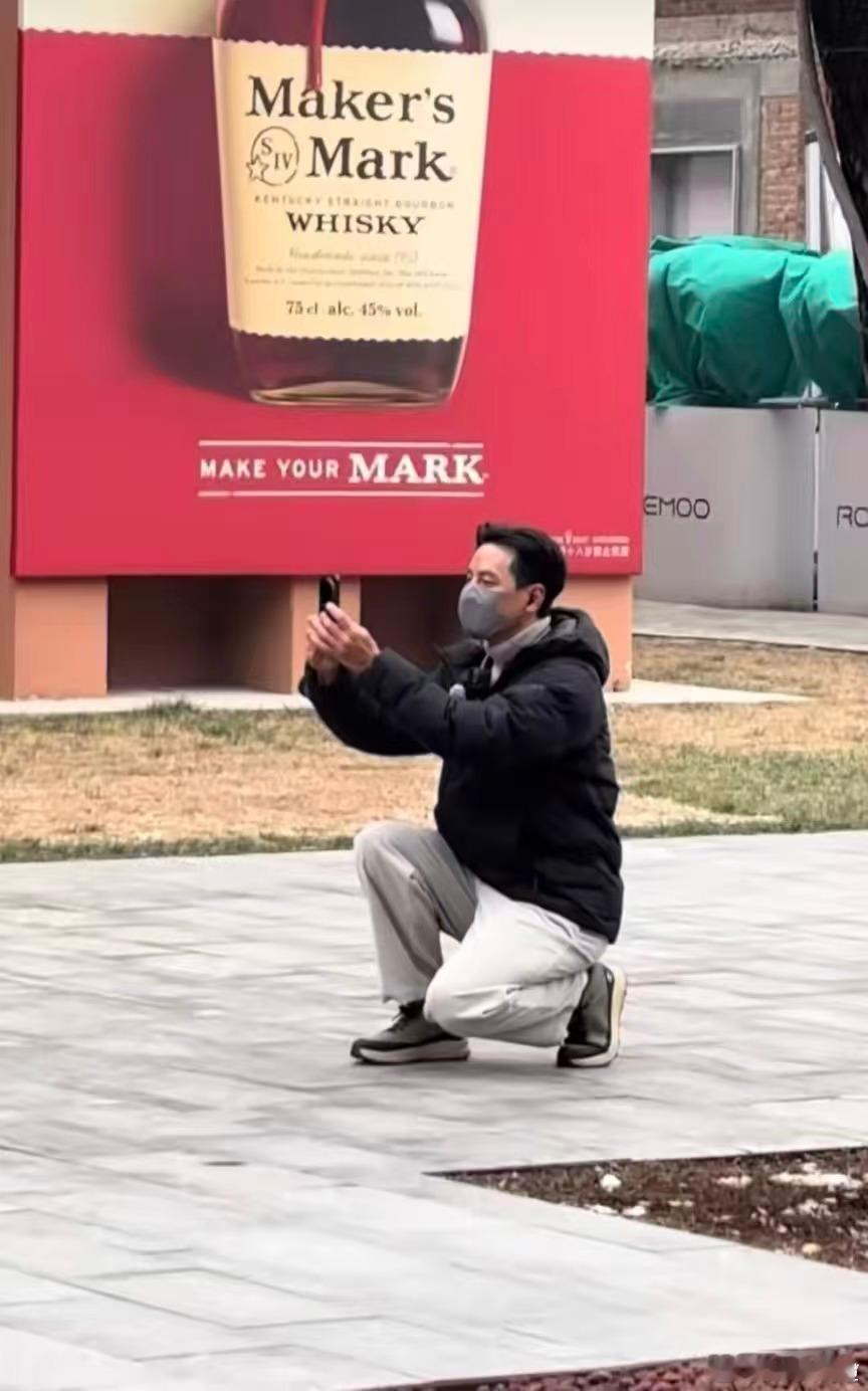 吴彦祖不愧是彦祖阿祖最近真有两下子！一个是给手机拍的广告，运镜特别像电影大片，