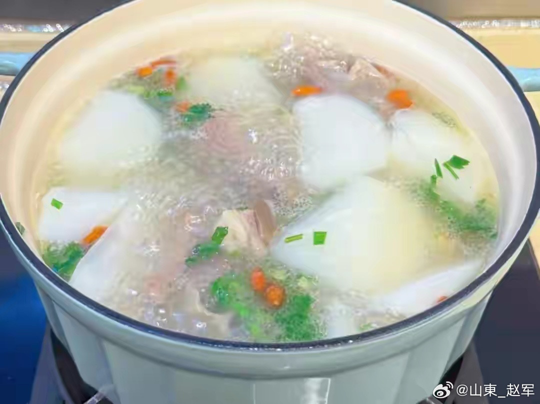 立冬“补阳”食材推荐。明日立冬，天地间阳气渐收、寒气日盛，万物转入闭藏之态。中医