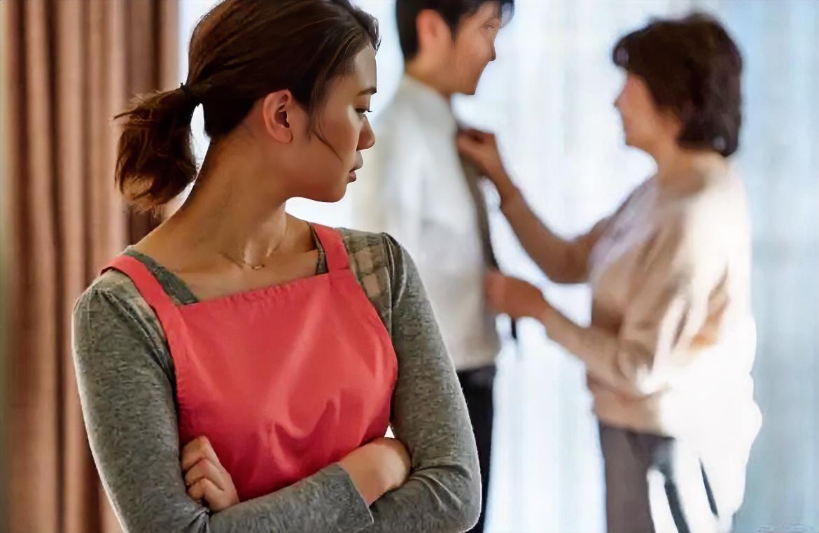 现在还有一种叫“绿茶型婆婆”，比之前我说的“隐形恶婆婆”还厉害，她不动声色但杀伤