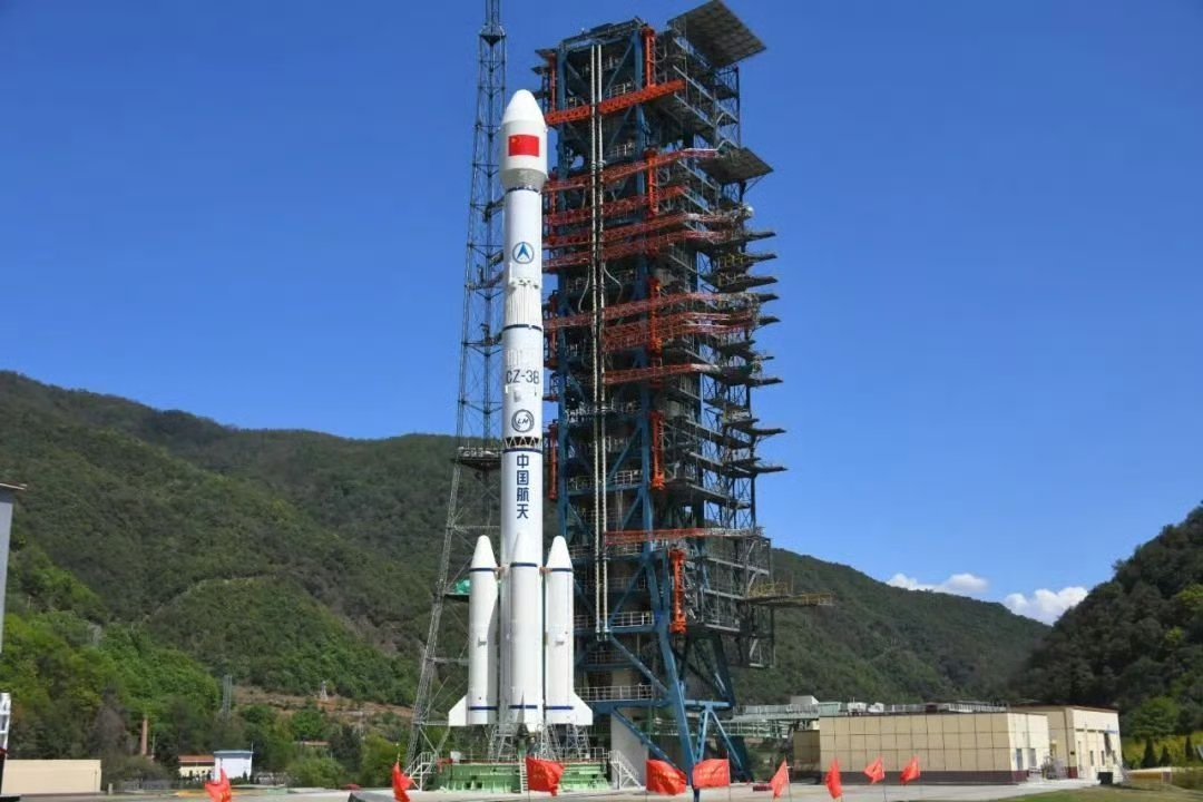 长征三号乙共进行115次发射，成功110次，失败3次，部分成功2次。