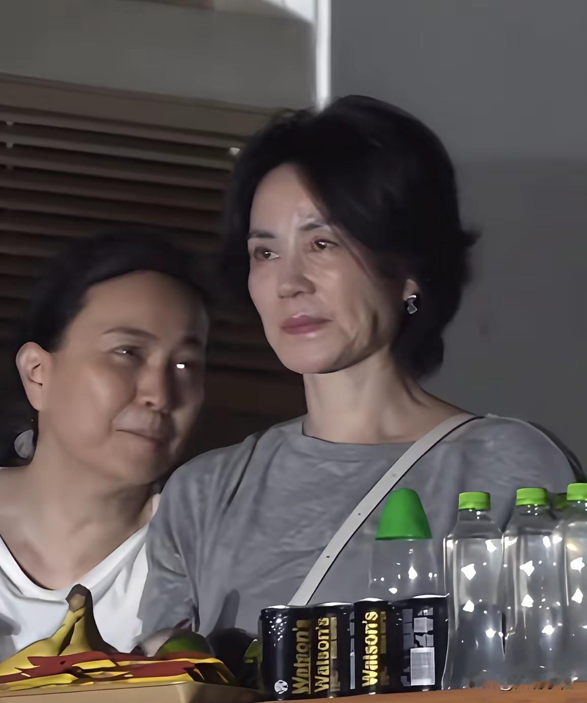 果然美人老了，也是气质老太太。那英演唱会群星璀璨，简直是另一场明星大聚会，当然
