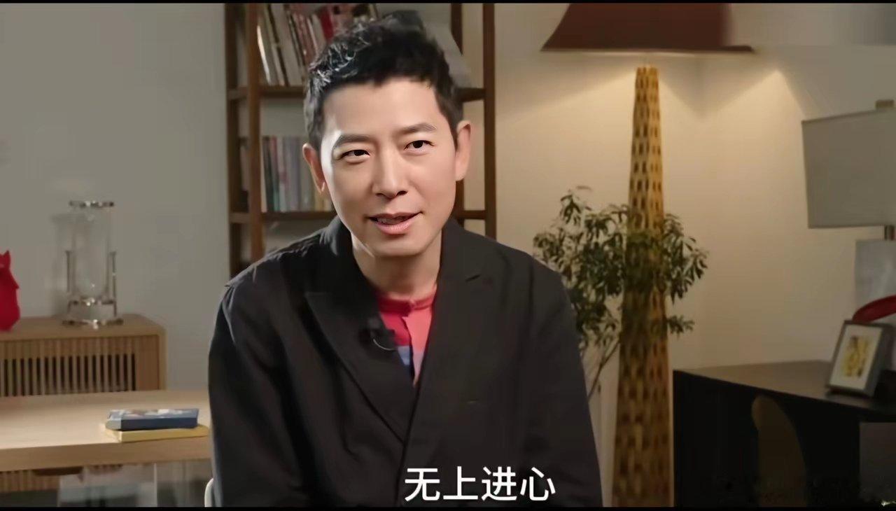 戴军被问到有没有年龄焦虑，保养有什么秘诀，他直接回答说:“完全没有，我是个“三无
