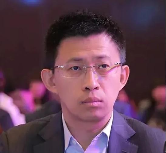 2002年，华为工程师吕晓峰在乘坐飞机前往突尼斯时，在飞机起飞仅一分钟后，发动机