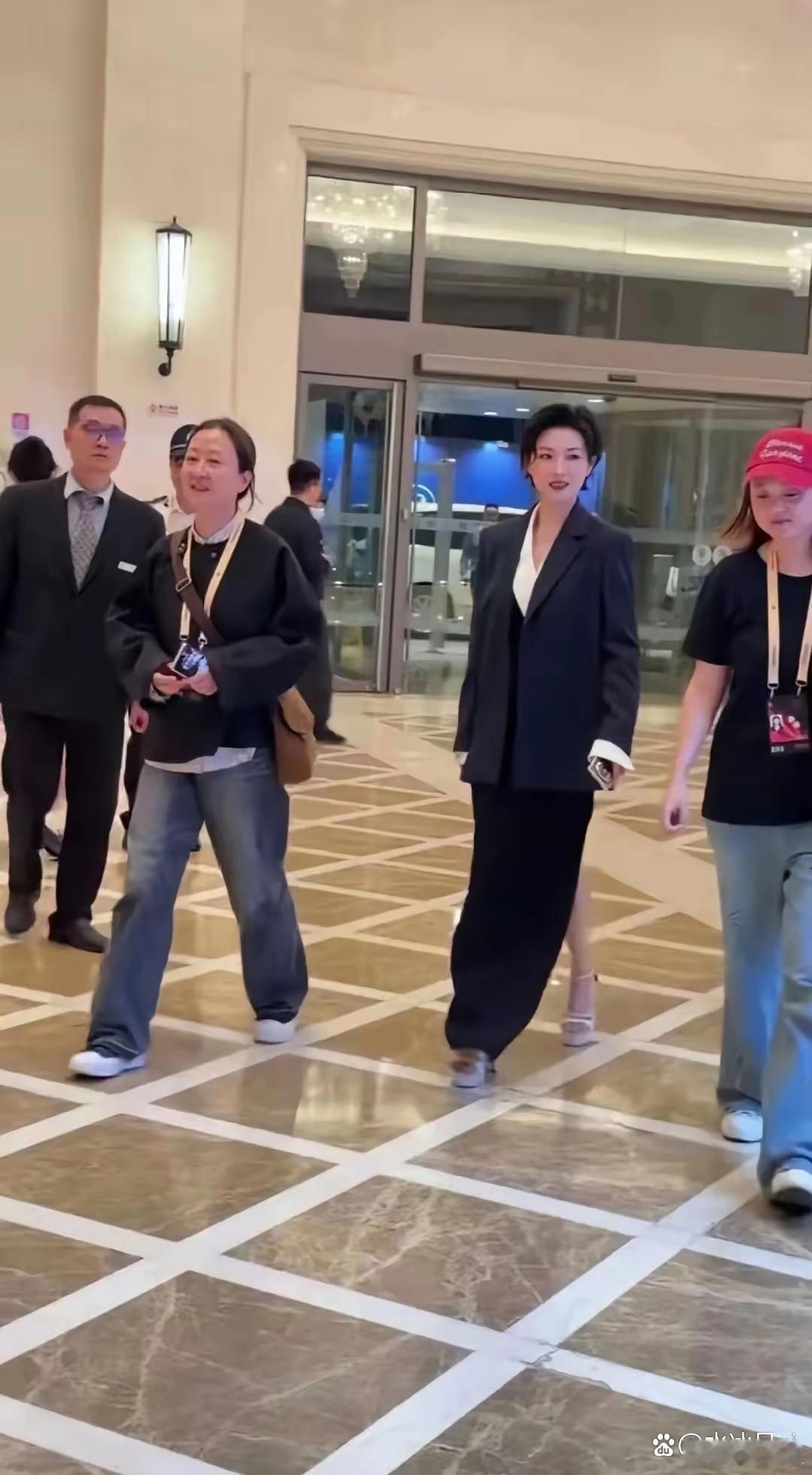 电视上看着寡淡，其实气质这么好。