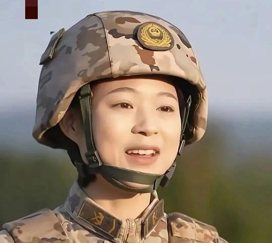 1米62甜妹扛26公斤大狙！00后女兵七年磨一剑，打出封神狙击纪录刘江涛，
