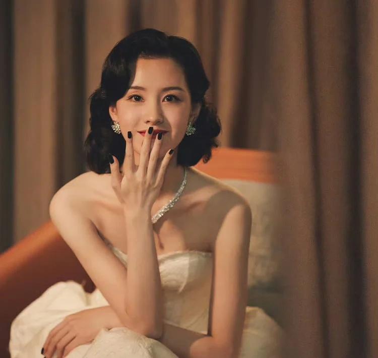 不觉得陈都灵演不了明艳有野心的明星等风热吻你这个🫓我们吃瓜不信瓜，但不代表陈