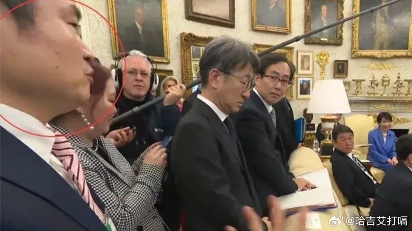 凤凰新闻【向特朗普提问的日本记者，遭疯狂网暴】当地时间3月19日，美国总统特朗普