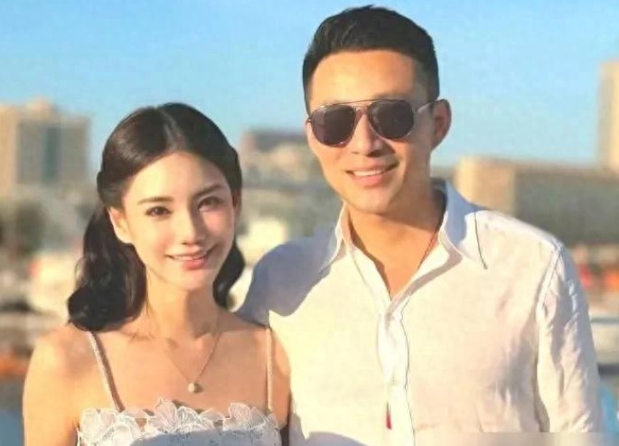 还记得以前不让孩子回内地，孩子奶奶想看孩子得飞去国外！果然只有回旋镖扎到自己这里