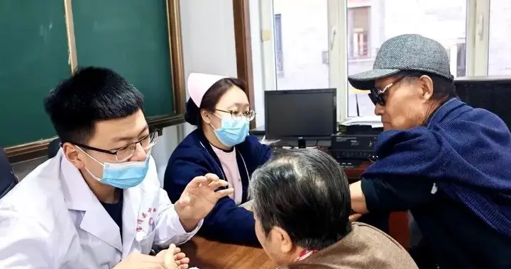 共青团宝清县委联合开展爱心义诊志愿服务活动