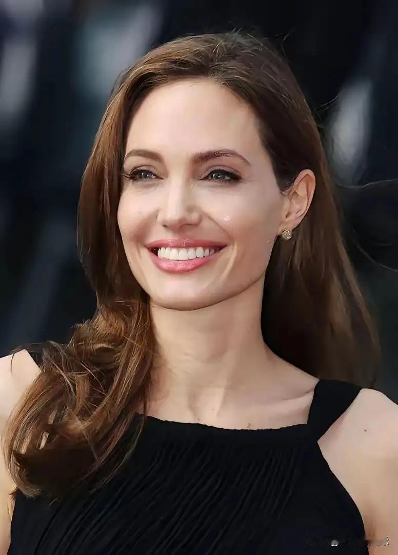 匪夷所思，难以置信。乌克兰征兵办到处抓人，这可是货真价实的实事。11月4日，朱莉