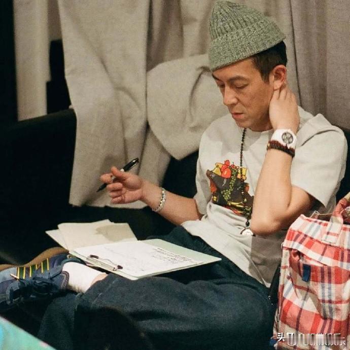 陈冠希骂得不脏，但是解气……没想到这都深夜了，还能吃到陈冠希的瓜，而且还是个