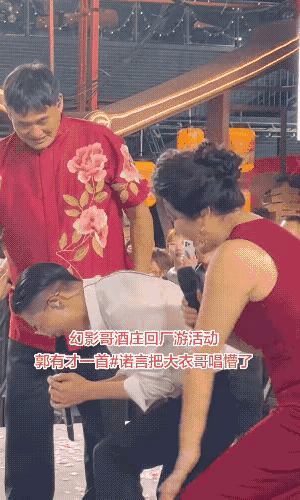 大衣哥满脸错愕:这是个沙雕吗？唱个歌还打算把自己唱走了！