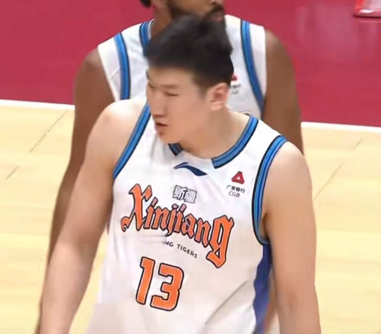 新疆球迷意难平，不仅因为主场59-61浙江稠州，更多在于以下这5点：第一，主场又