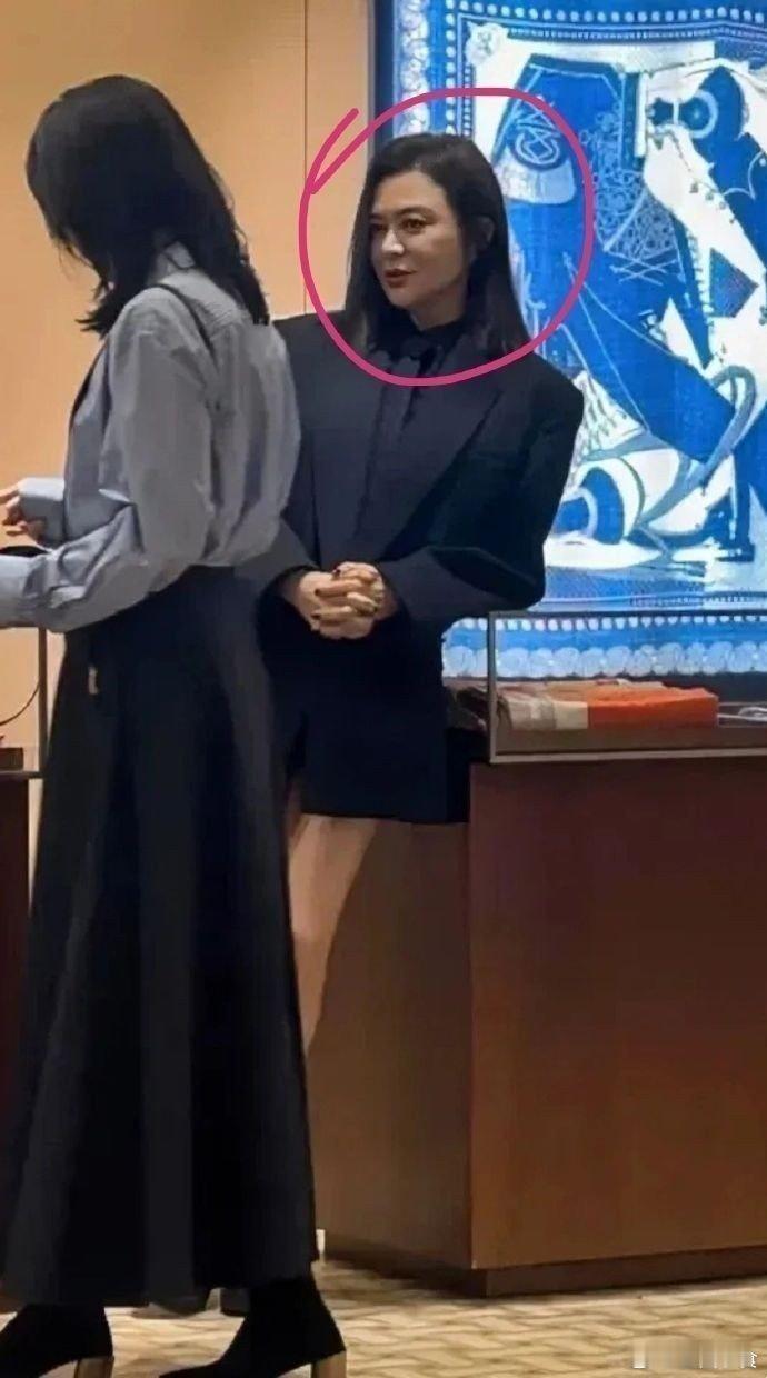 天呐这可是曾经的女神关之琳也老了