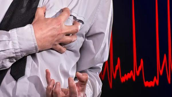 心源性猝死前并非毫无征兆，身体会发出预警信号。胸闷、胸痛可能提示心脏供血出现问题