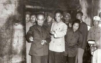 1956年，郭沫若强行打开了万历皇帝的陵墓，没曾想，随后眼前发生的一幕，打得所有
