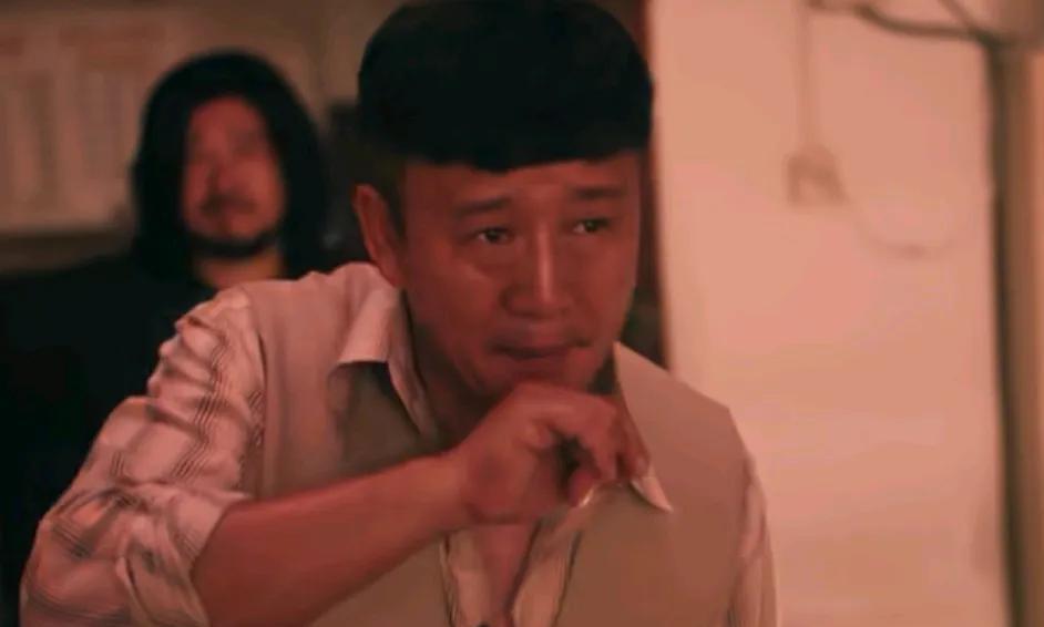 《扫毒风暴》金永祥终于把自己给作死了！金永祥举报龙哥后，马上就去见了迈哥，他正做