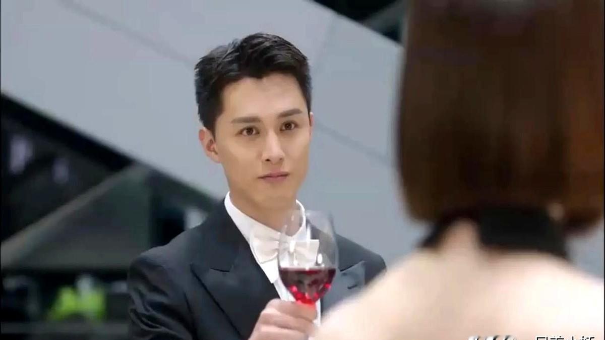 Man姐和潘志傲那个对视，真的封神了。《新闻女王2》的大结局，其实就看懂这个