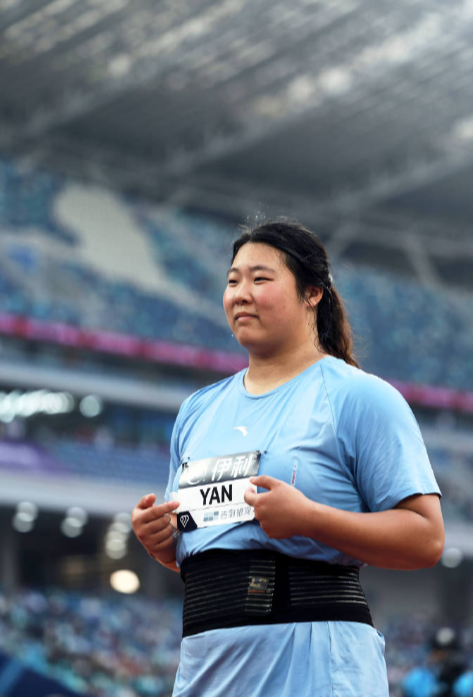 2026世界田联钻石联赛厦门站女子标枪比赛，18岁的中国选手严子怡第一投就投出了