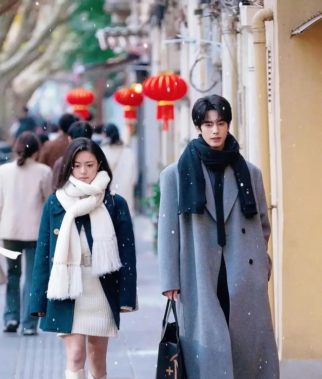 赵今麦被嘲土，其实是2021年穿搭原封不动当年优衣库联名款一秒售罄，CEL