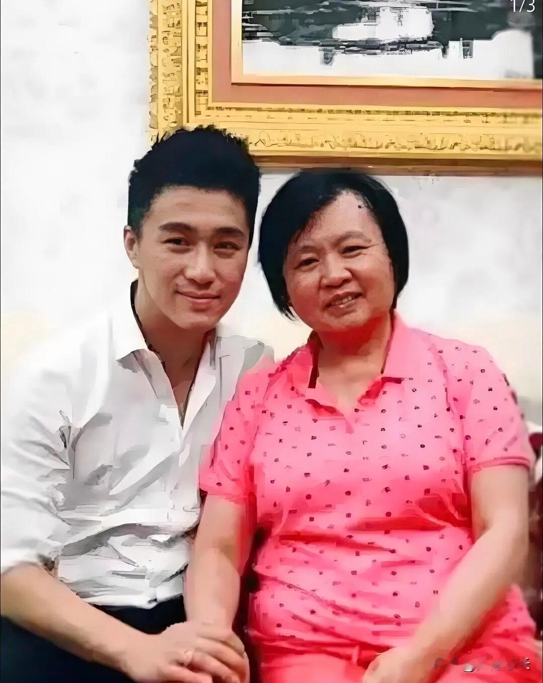 何猷君得知保姆中奖后的第一反应，比中奖本身更值得琢磨。他提醒珍姐：彩票收好，