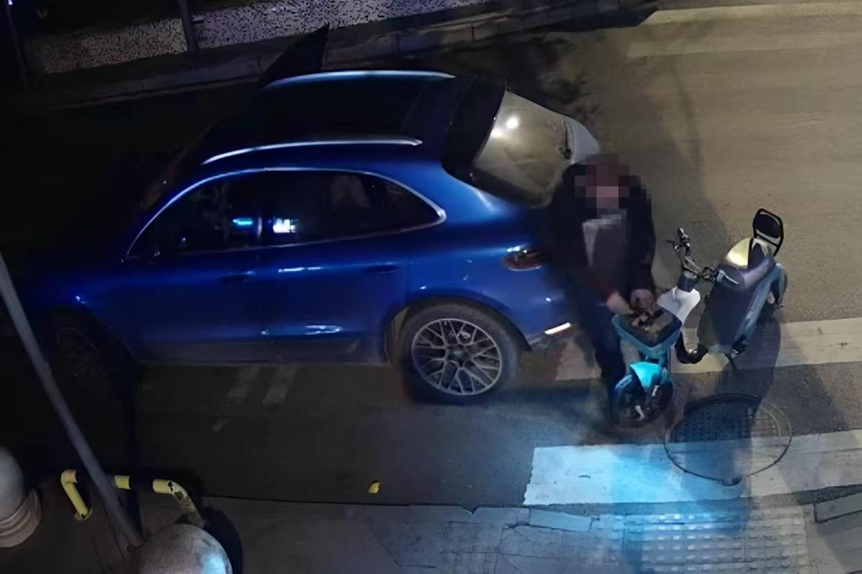 一辆保时捷SUV，本应是财富与体面的象征，却在一名20多岁男子邱某的手中，变成了