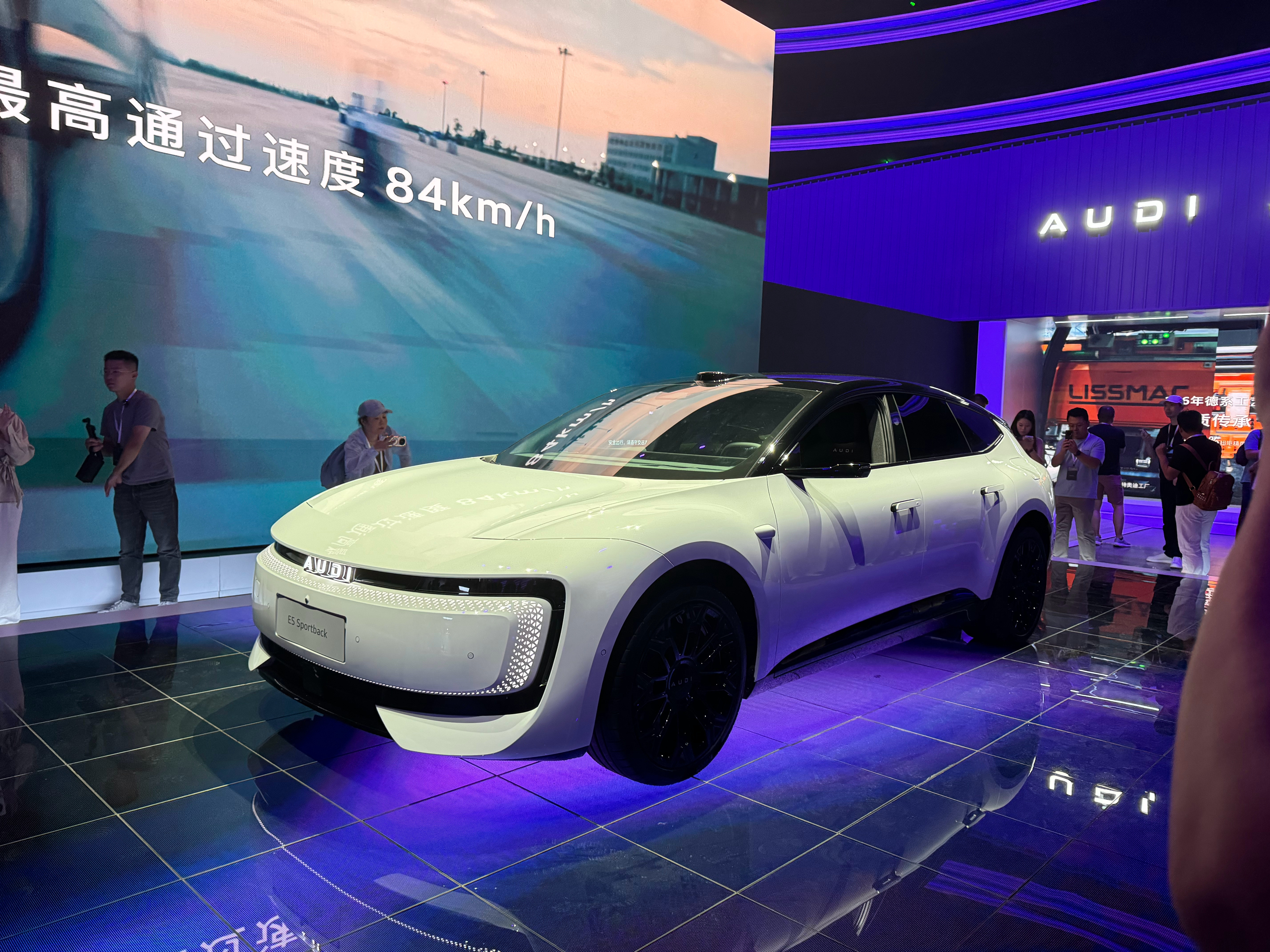 上汽奥迪E5Sportback造型真好看。侧面的宽体做的刚刚好，不会特别夸