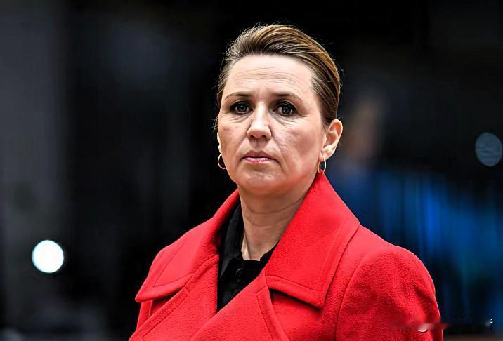 掏枪了！美军C-17直接降在格陵兰首府，丹麦毫不知情，连预警电话都没一个！