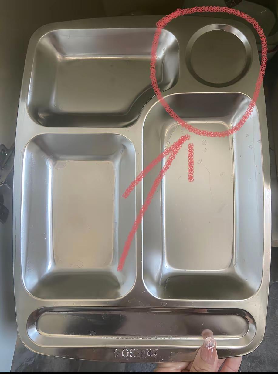 这设计的初衷到底是放什么的？有人说这是放鸡蛋的，磕一下，刚好可以放一个鸡蛋，也