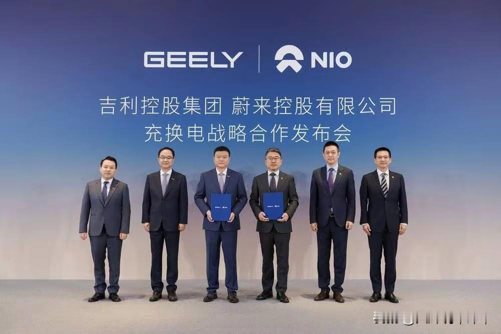 开蔚来的表哥哭了：以后要和营运车司机一起排队换电了！就在昨天，蔚来跟吉利宣布合