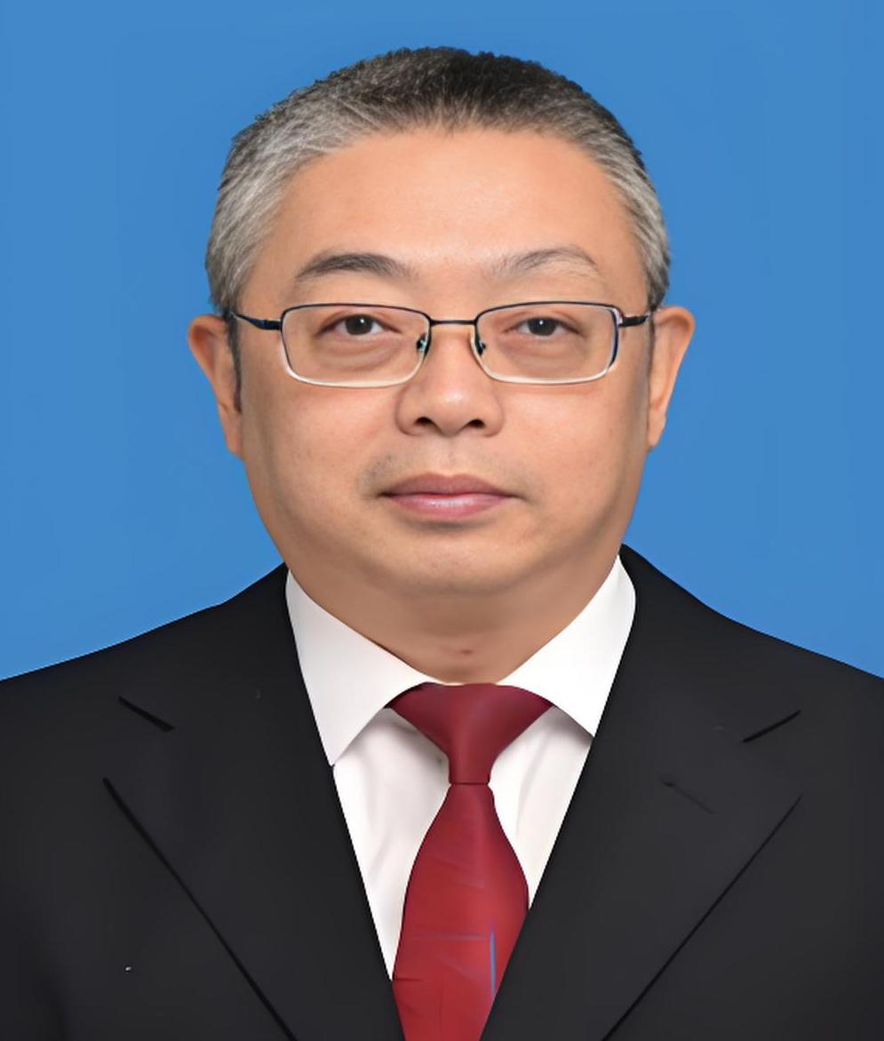 刚刚刷到了安徽省安庆市宜秀区的老潘，看了他的工作经历，我感觉很诧异。他是个骨科名