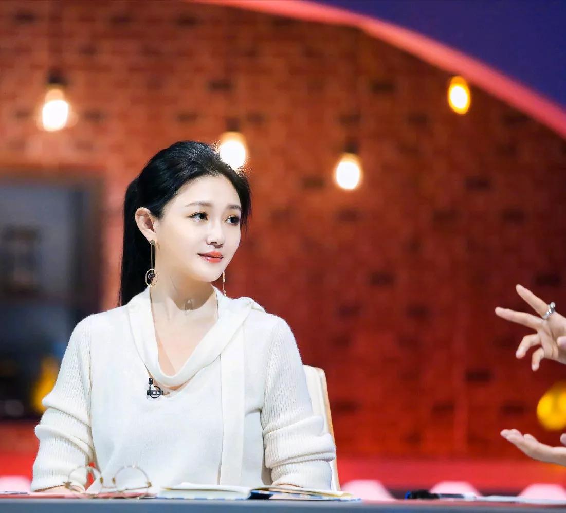 言承旭金宝山看大S，一个感人至深的动作，点醒了无数网友！原来，言承旭看大S，