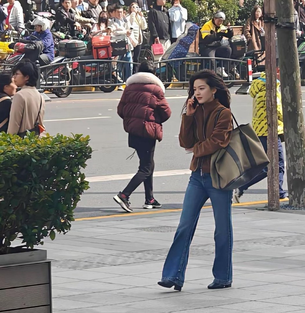 偶遇章若楠你就懂了，明星的淡颜在现实中的冲击力有多大
