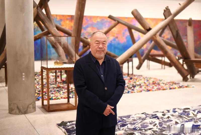 【艾未未称西方缺乏道德权威批评北京人权问题】[呃，这转身华丽]（路透社）——艾未