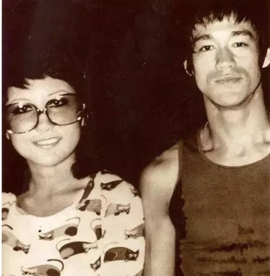 李小龙之死究竟如何发生？丁佩时隔42年主动还原经过，她所述原因是事实还是为自己开