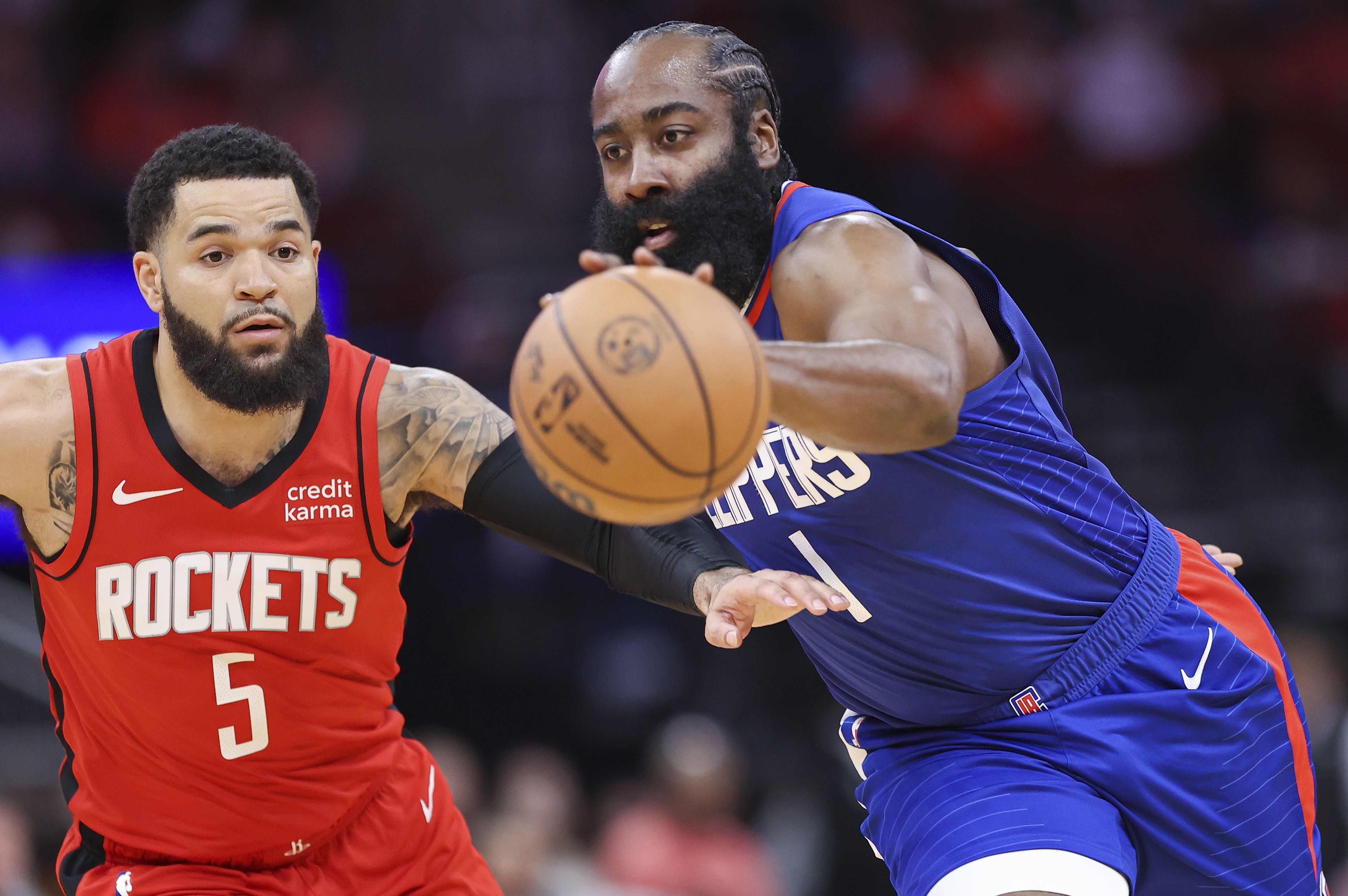 近日我们看到，保罗即将成为自由球员。根据NBA记者罗伯·穆罗斯报道，有消息人士透