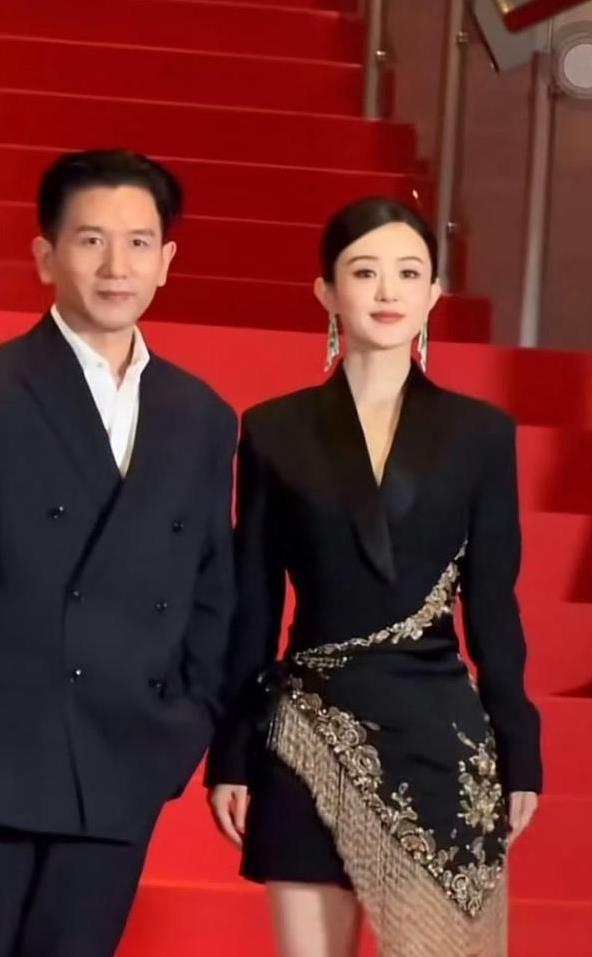 赵丽颖跟她男朋友的颜值实在是不相配，明明只相差四岁看起来像差了十岁。这台湾男人可
