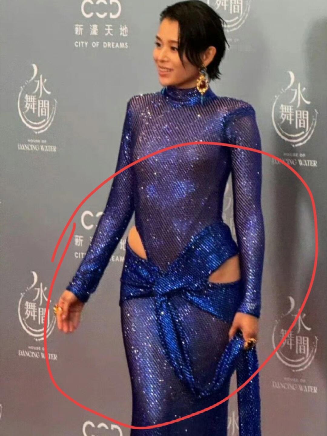 胡杏儿太敢了！不愧是港姐出身，胡杏儿往红毯一站从容淡定的范儿就拉满了！​​​