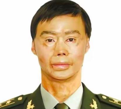 1995年，一名解放军战士在乘车回部队的途中，劝司机不要停下加油，但司机执意停下