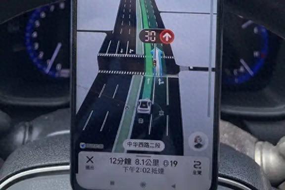 反向“封神”！民进党越打压越火爆，高德地图凭一个功能霸榜台湾应用市场一场荒唐