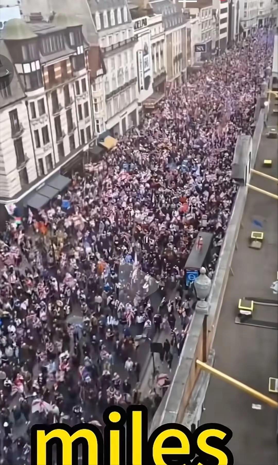 英国开始大游行了，导火索就是那个18岁白人大学生被印度裔锡克族人给5刀捅死，还被