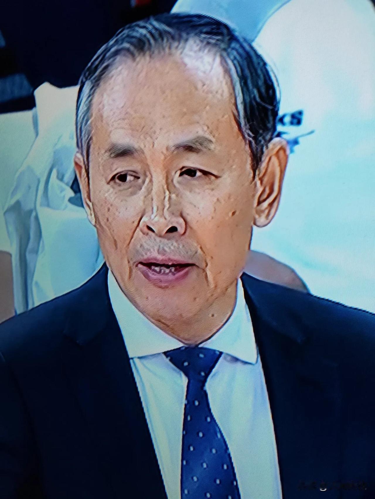 卢伟想不到上半场结束时被北汽打成46比40，翟晓川带领残阵把上海打了个33比18