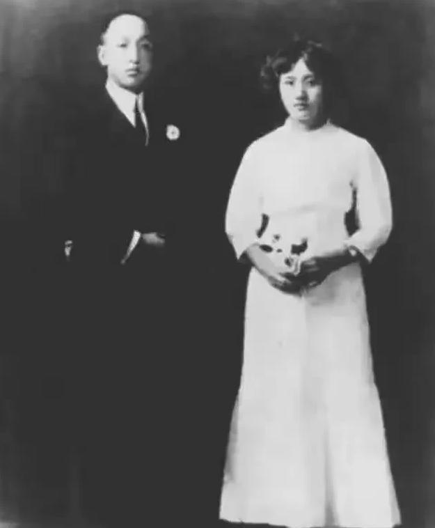 ☁1914年，27岁的蜀军都督，爱上14岁青楼女子。老鸨要3万赎金，他正要